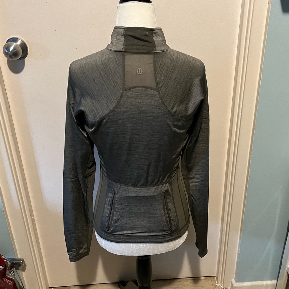 LULULEMON *RARE* CATCH ME AIR JACKET - Picture 4 of 11